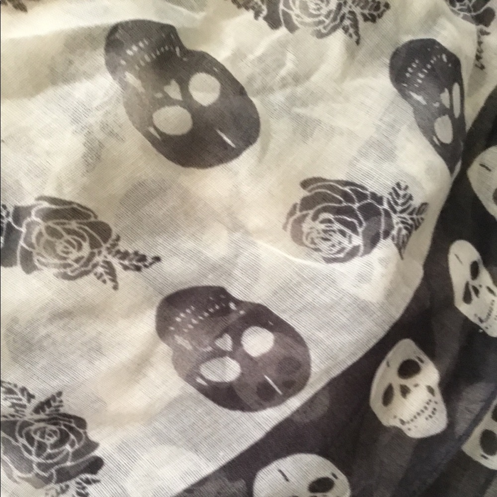 Skull scarf